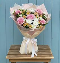 Букет цветов из:  Гвоздики, Орхидеи и Розы #REPLACE_PRED# Васильевское