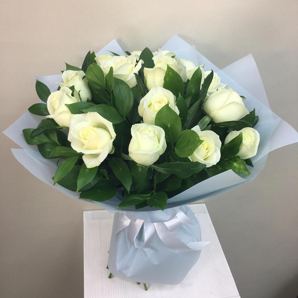Букет 15 Белых роз Проуд в Васильевское