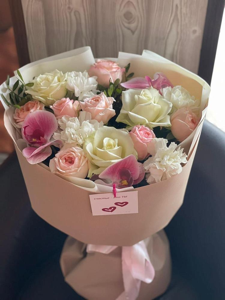 Букет цветов из: Орхидеи, Розы и Гвоздики в Васильевское