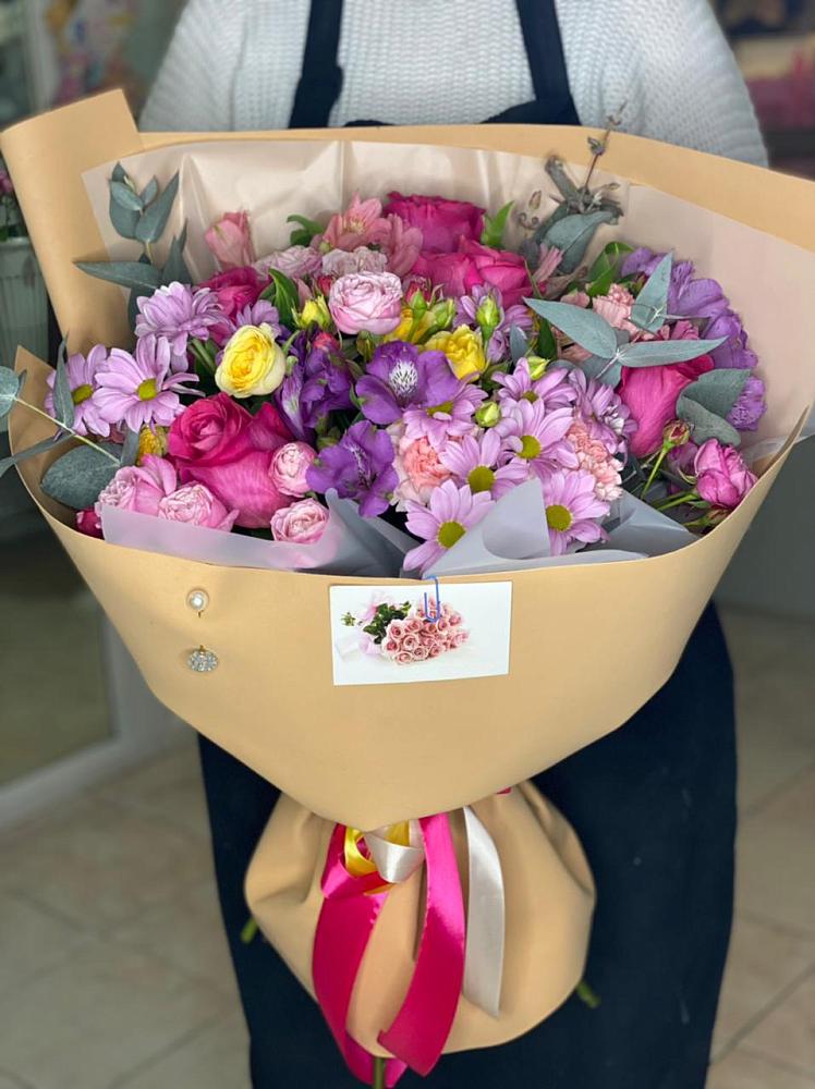 Букет цветов из: Хризантемы, Гвоздики и Альстромерии в Васильевское