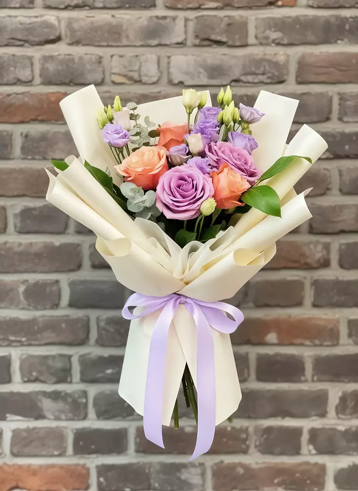 Букет цветов из: Лизиантусы и Розы в Васильевское