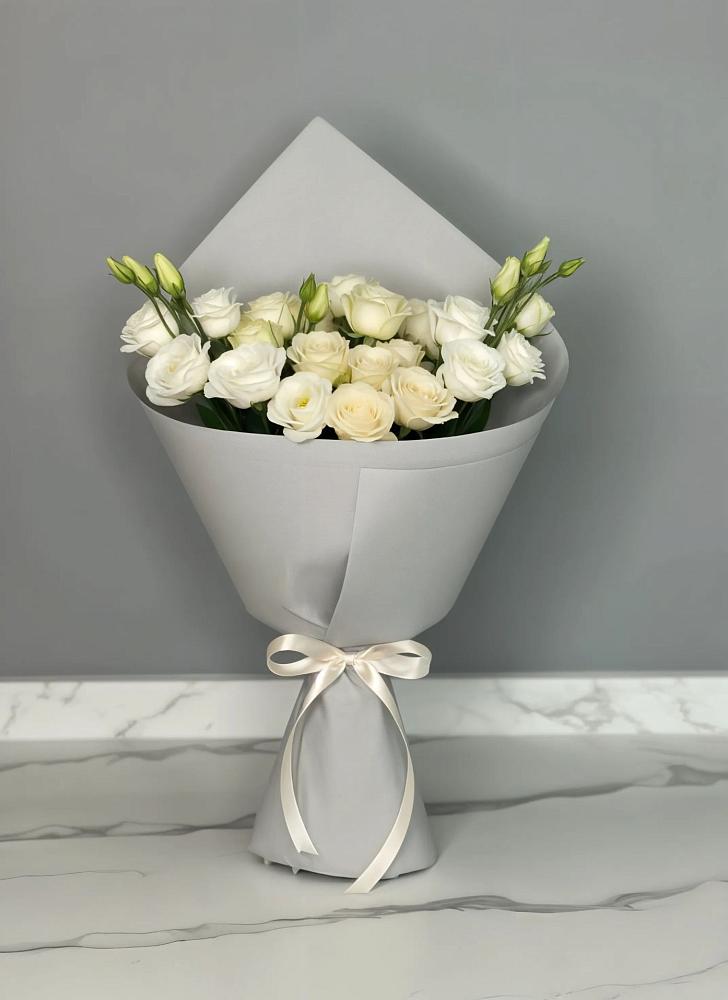 Букет цветов из: Розы и Лизиантусы в Васильевское