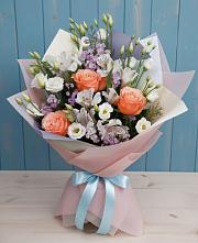 Букет цветов из:  Лизиантусы, Розы, Альстромерии и Гипсофила в Васильевское