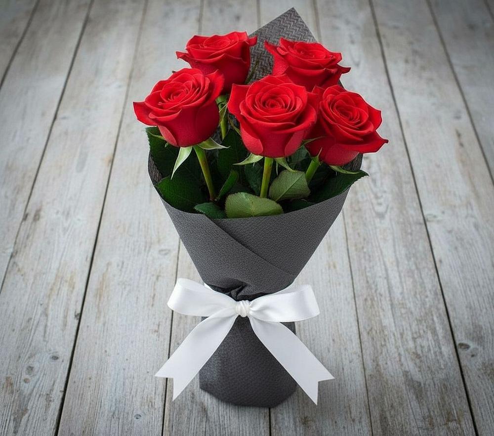 Букет 5 Красных роз Эдлесс Лав в Васильевское