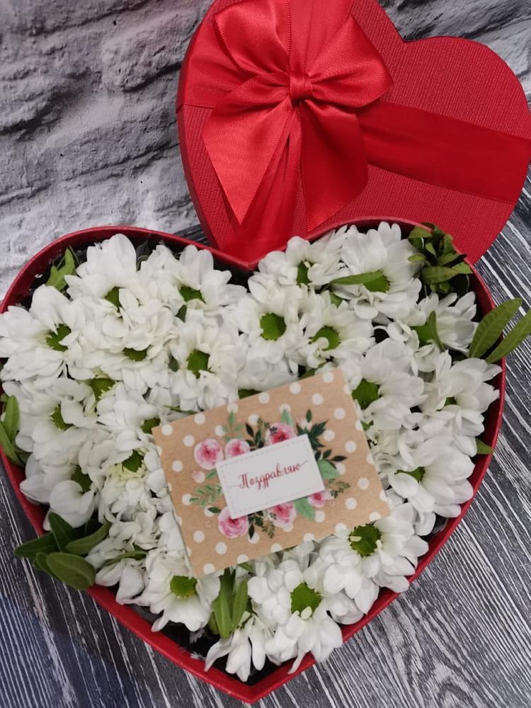 Цветочная композиция из Хризантемы в виде сердца в Васильевское