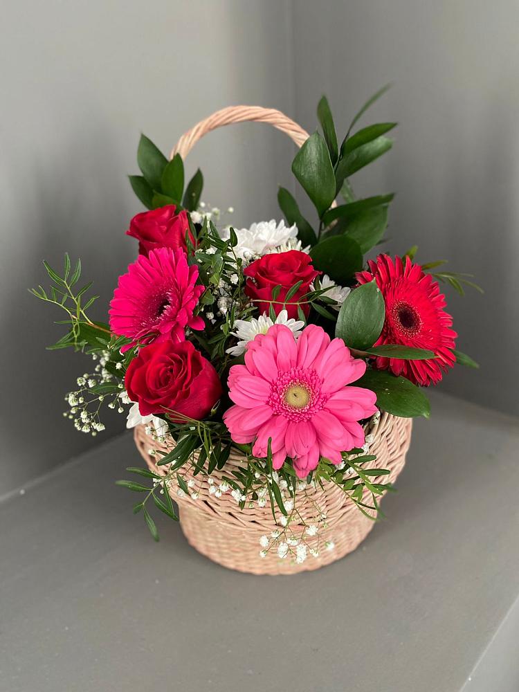 Цветочная композиция из Розы, Хризантемы и Герберы в корзине в Васильевское