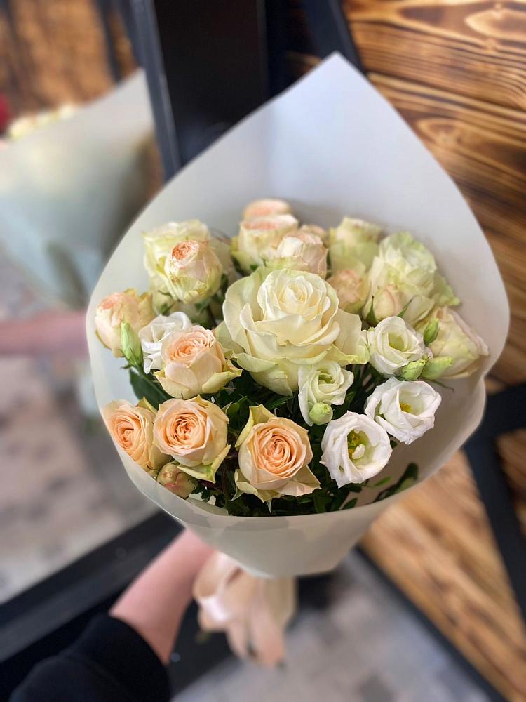 Букет цветов из: Розы и Лизиантусы в Васильевское